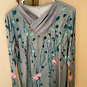 🛑 SOLD🛑 Women’s V-Neck Floral Leaf 🛑 SOLD🛑